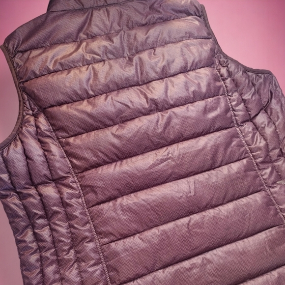32°Heat Lightweight Water Resistant Puff Vest | Size XL | Mulberry | EUC - Picture 2 of 11